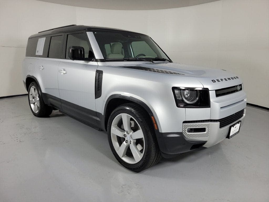2023 Land Rover Defender SE — photo 1 of 5