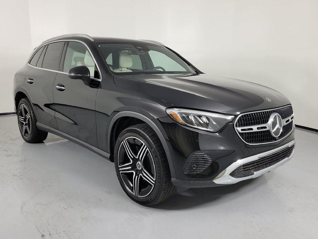 2026 Mercedes-Benz GLC GLC 300 — photo 1 of 11