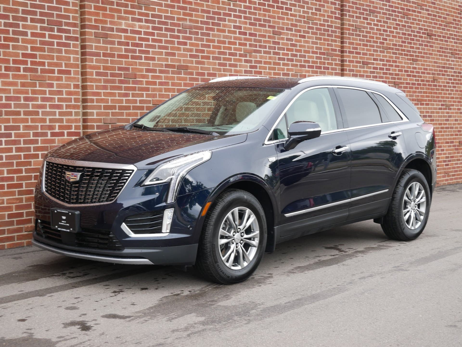 2021 Cadillac XT5 AWD Premium Luxury — photo 1 of 47