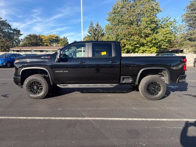 2025 Chevrolet Silverado 2500HD ZR2 — photo 1 of 5