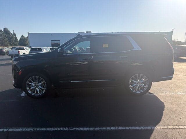 2024 Cadillac Escalade Base — photo 1 of 5