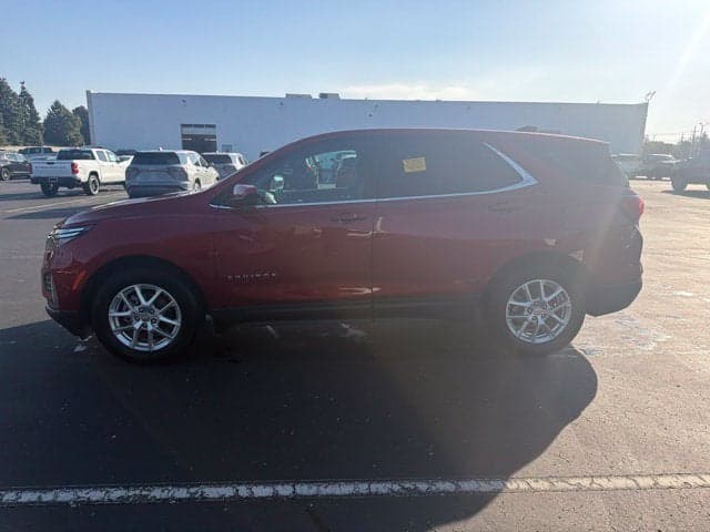 2024 Chevrolet Equinox LT — photo 1 of 5
