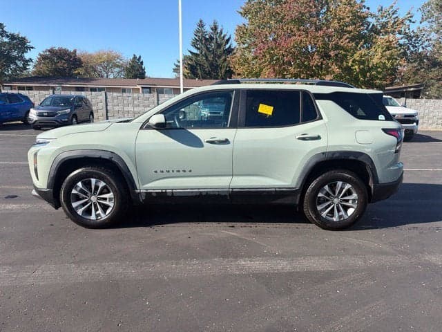 2025 Chevrolet Equinox AWD LT — photo 1 of 5