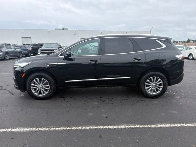 2023 Buick Enclave Essence — photo 1 of 5