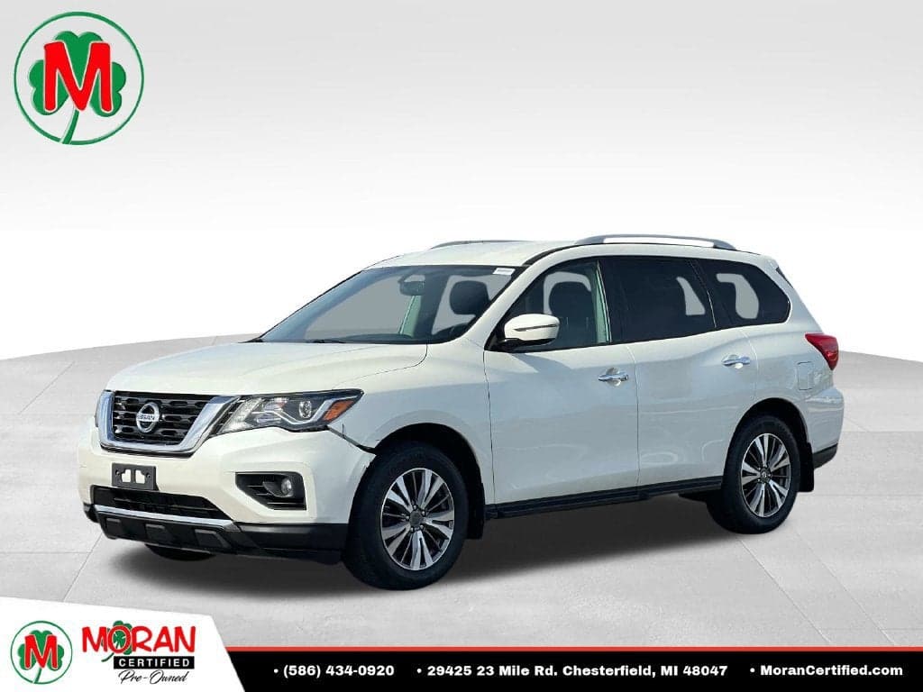 2017 Nissan Pathfinder SV — photo 1 of 5