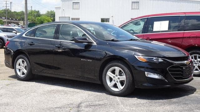 2023 Chevrolet Malibu LT — photo 1 of 5