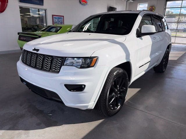2021 Jeep Grand Cherokee Laredo X — photo 1 of 5