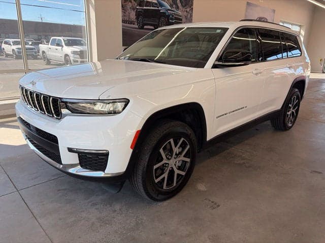 2023 Jeep Grand Cherokee L Limited — photo 1 of 5