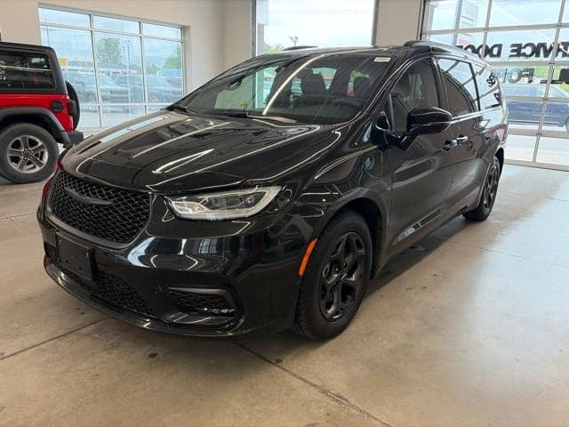 2024 Chrysler Pacifica Hybrid Premium S Appearance Pkg — photo 1 of 5