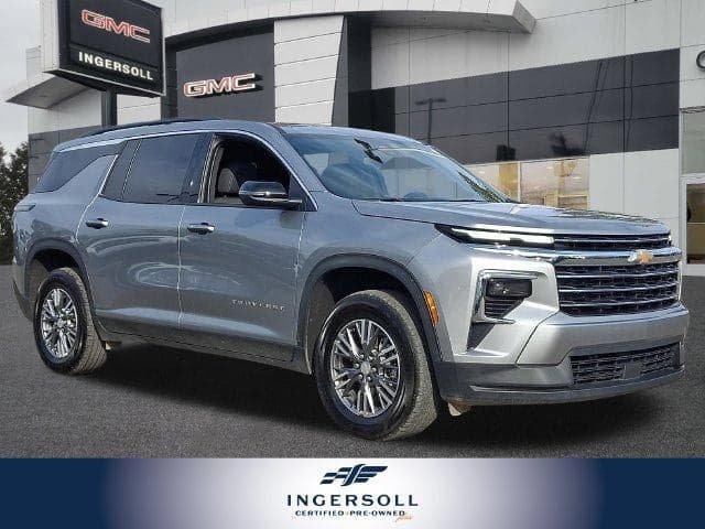 2025 Chevrolet Traverse AWD LT — photo 1 of 5