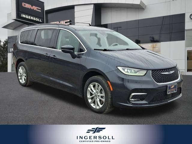 2021 Chrysler Pacifica Touring — photo 1 of 42