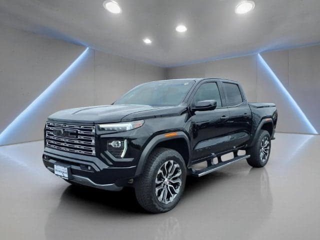 2023 GMC Canyon 4WD Denali — photo 1 of 5