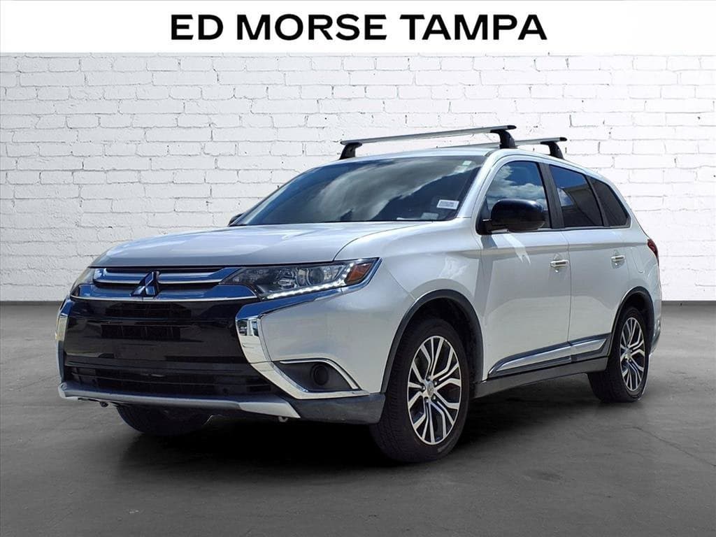 2018 Mitsubishi Outlander ES — photo 1 of 5