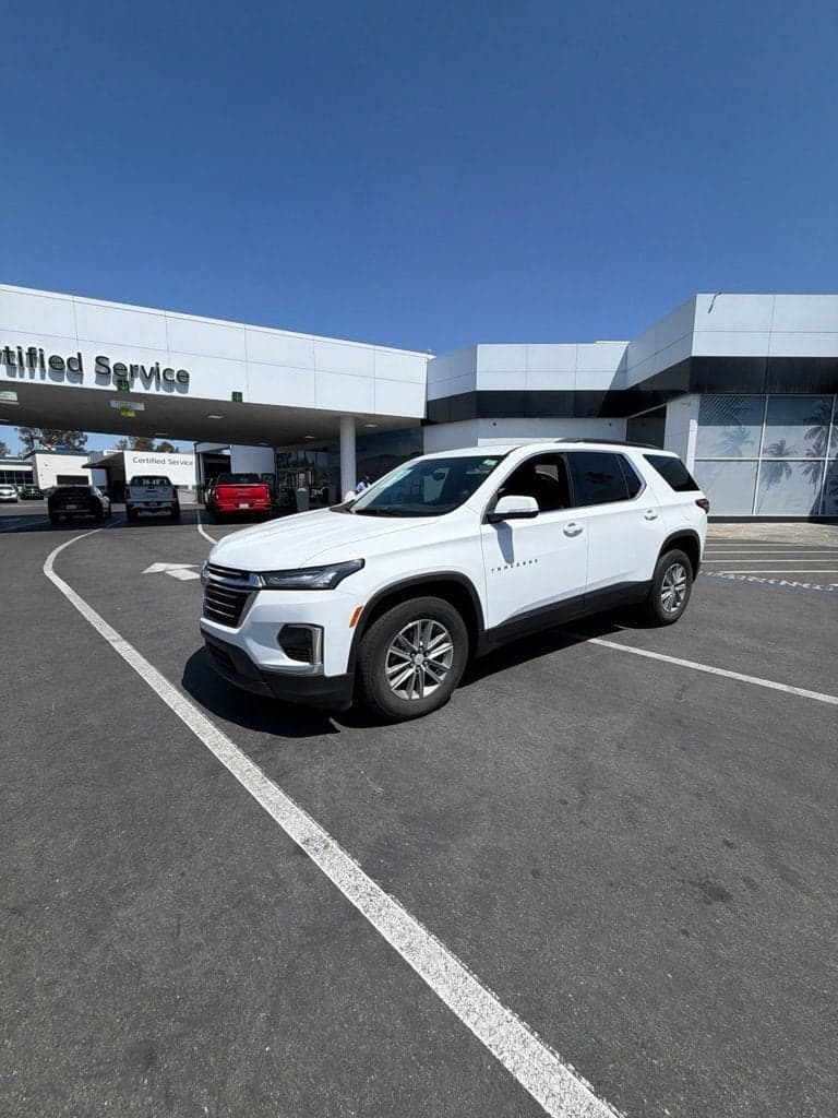 2023 Chevrolet Traverse LT Cloth — photo 1 of 39