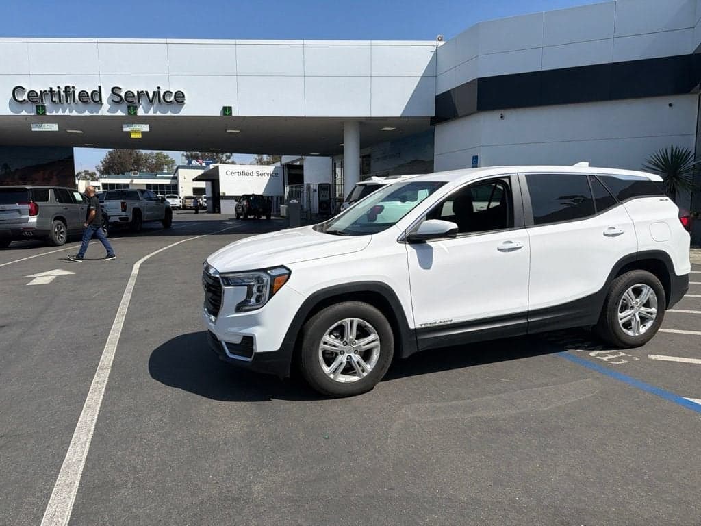 2024 GMC Terrain SLE — photo 1 of 39