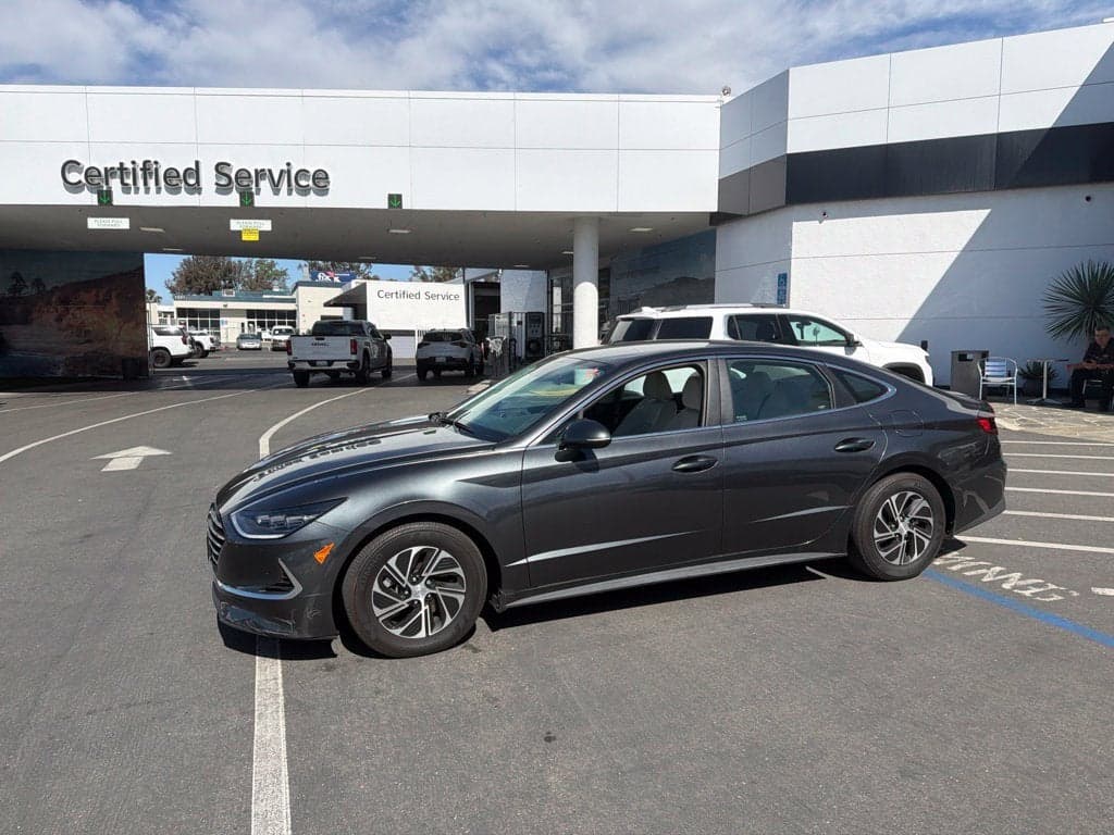 2023 Hyundai Sonata Hybrid Blue — photo 1 of 5