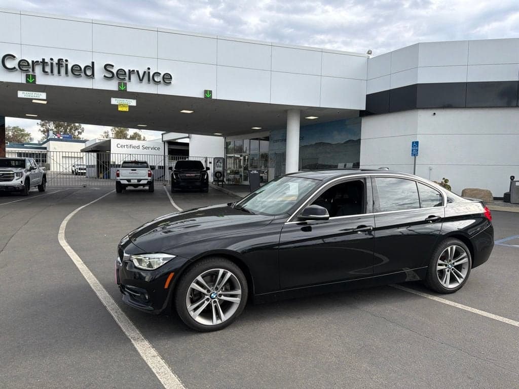 2018 BMW 3 Series 330i xDrive — photo 1 of 22