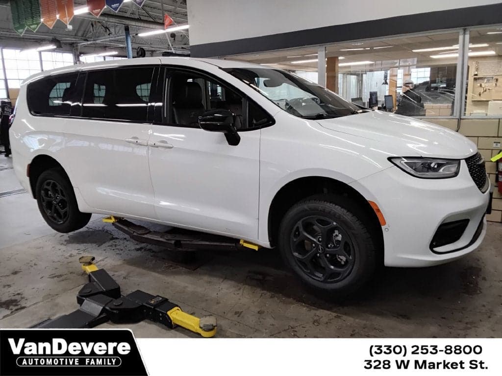 2024 Chrysler Pacifica Hybrid S Appearance Pkg — photo 1 of 5