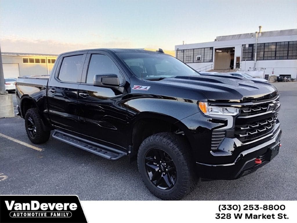 2023 Chevrolet Silverado 1500 LT Trail Boss — photo 1 of 5