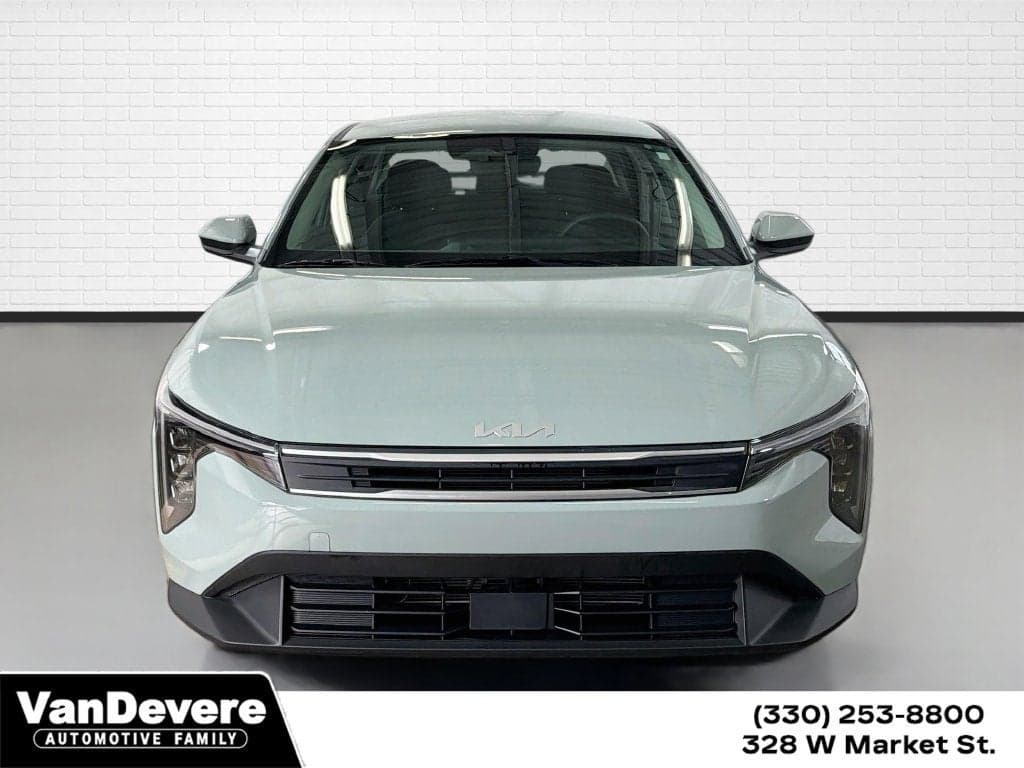 2025 Kia K4 LXS — photo 1 of 5