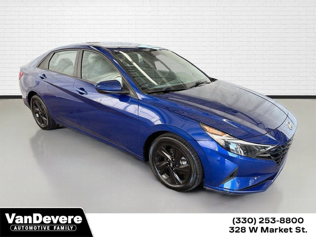 2022 Hyundai Elantra SEL — photo 1 of 5