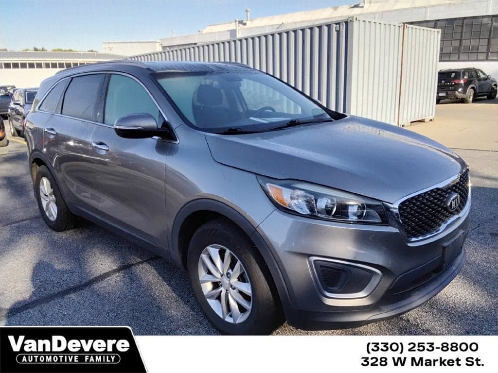 2017 Kia Sorento LX — photo 1 of 5