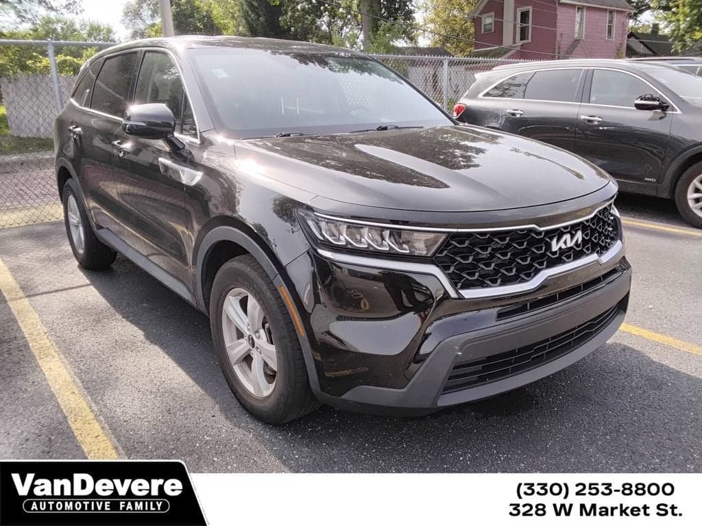 2023 Kia Sorento LX — photo 1 of 12