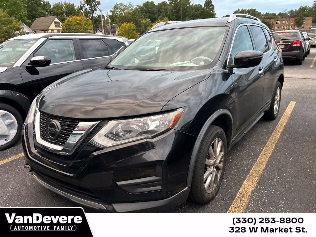 2018 Nissan Rogue SV — photo 1 of 12