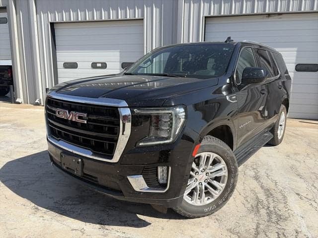 2022 GMC Yukon SLE — photo 1 of 5