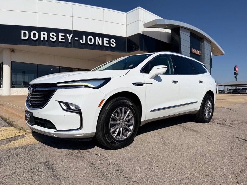 2023 Buick Enclave Essence — photo 1 of 31