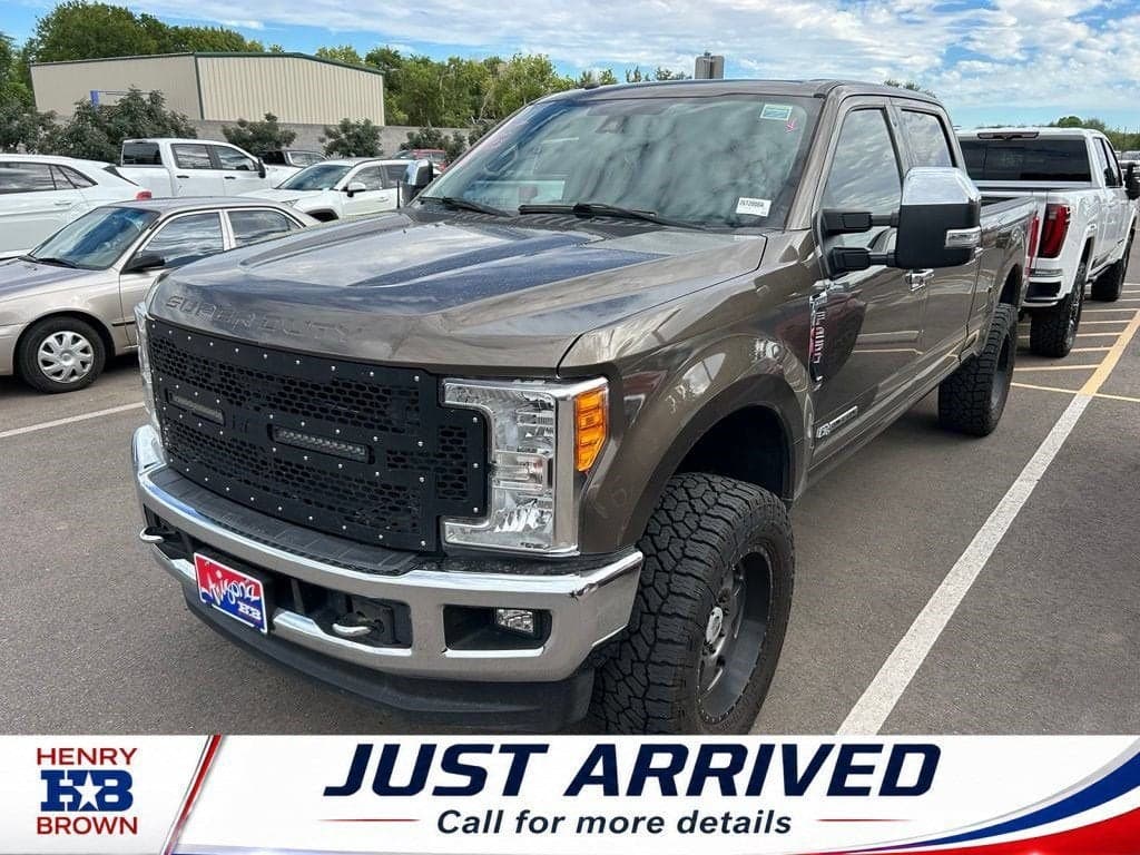 2017 Ford Super Duty F-250 SRW Lariat — photo 1 of 5