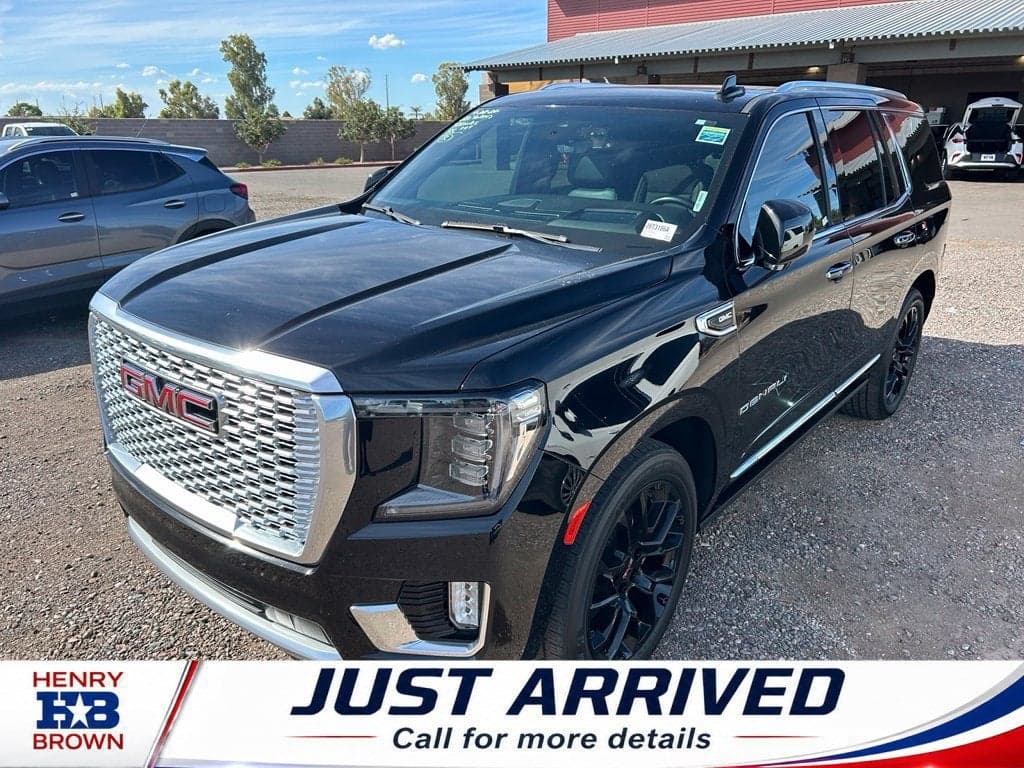 2022 GMC Yukon Denali — photo 1 of 5