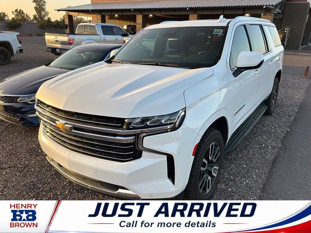 2023 Chevrolet Suburban LT — photo 1 of 5