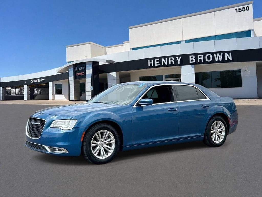 2021 Chrysler 300 Touring — photo 1 of 33