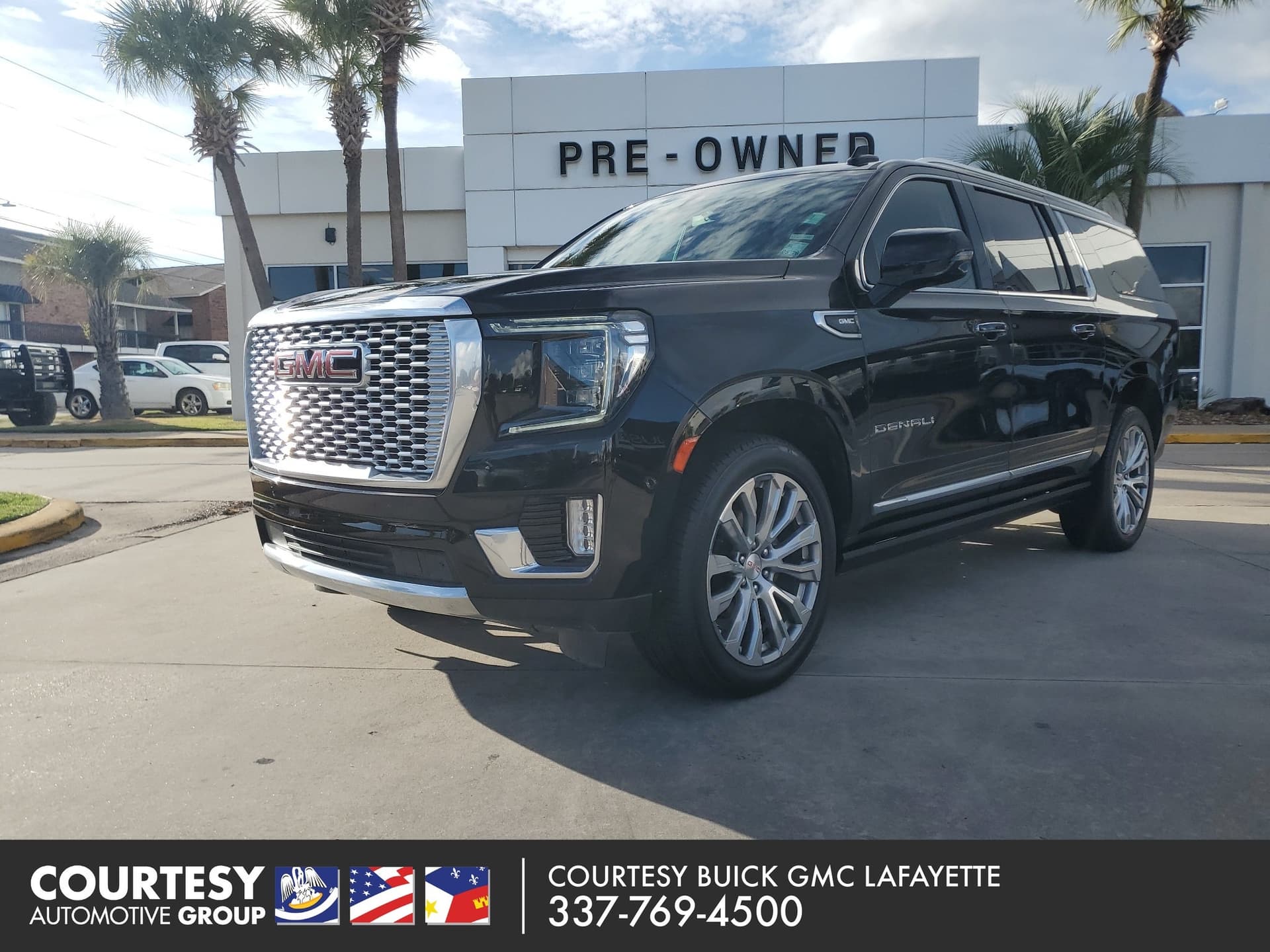 2022 GMC Yukon XL Denali — photo 1 of 37