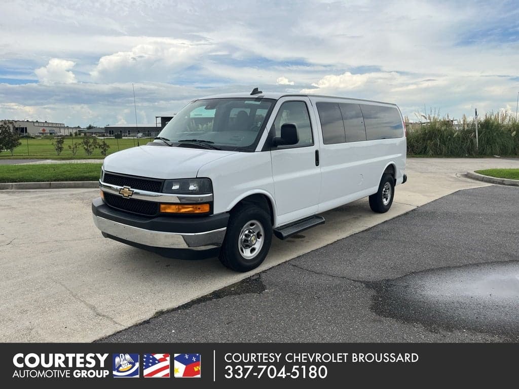 2025 Chevrolet Express Passenger Base — photo 1 of 16
