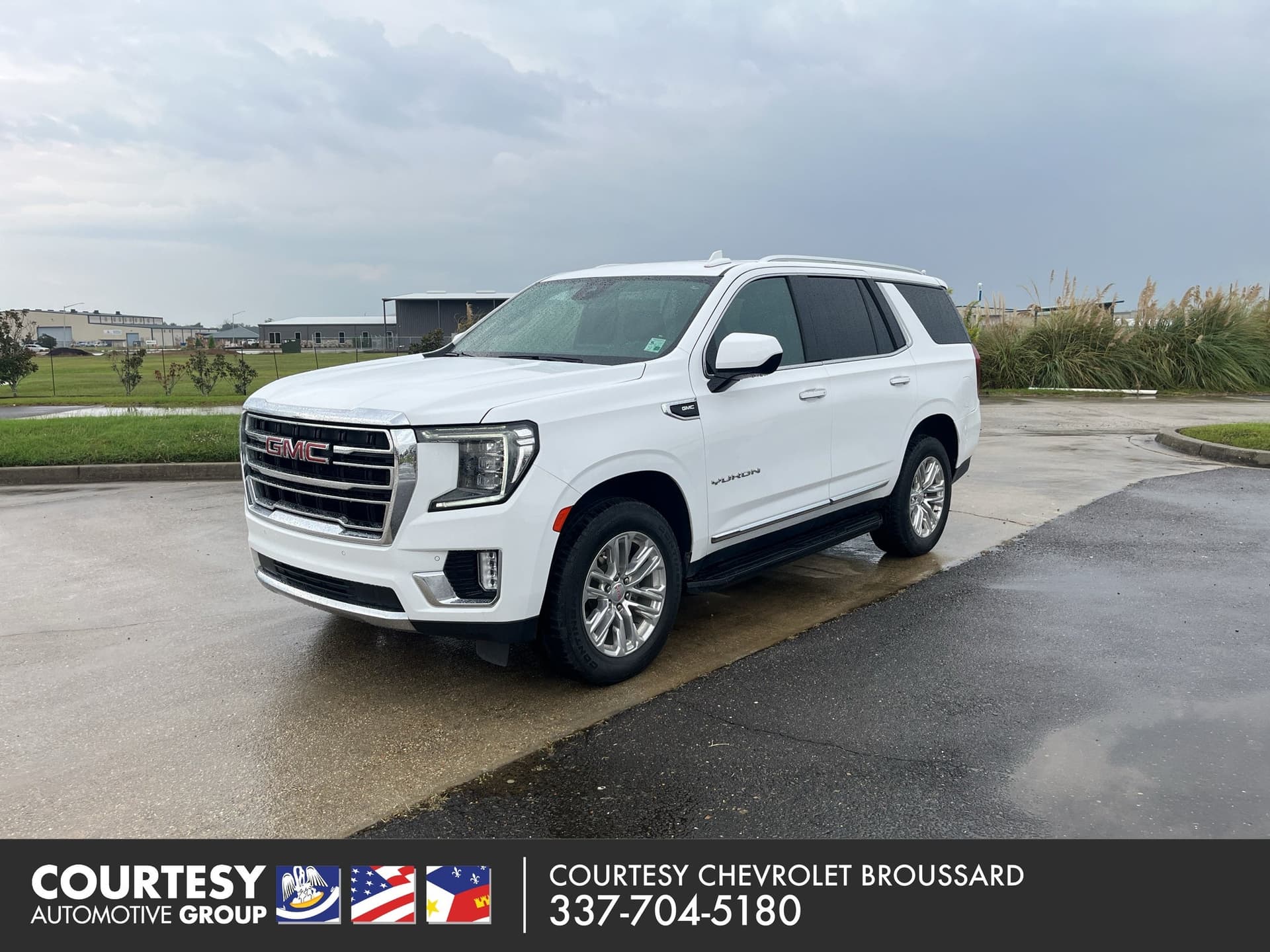 2023 GMC Yukon SLT — photo 1 of 5