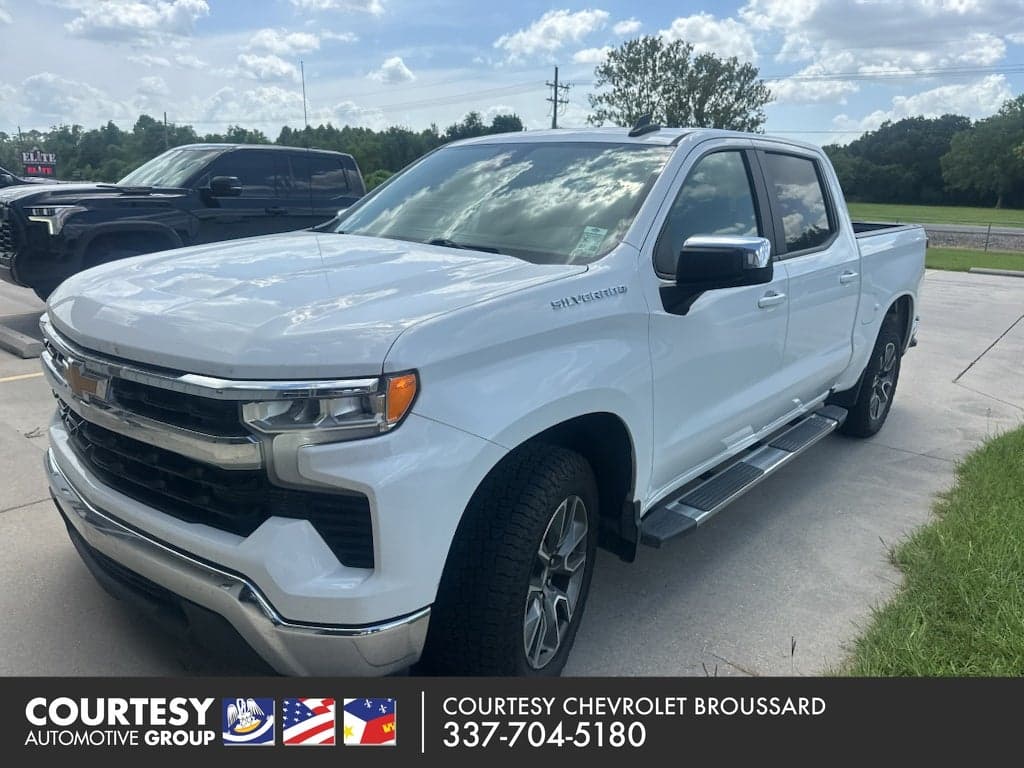 2022 Chevrolet Silverado 1500 LT — photo 1 of 5