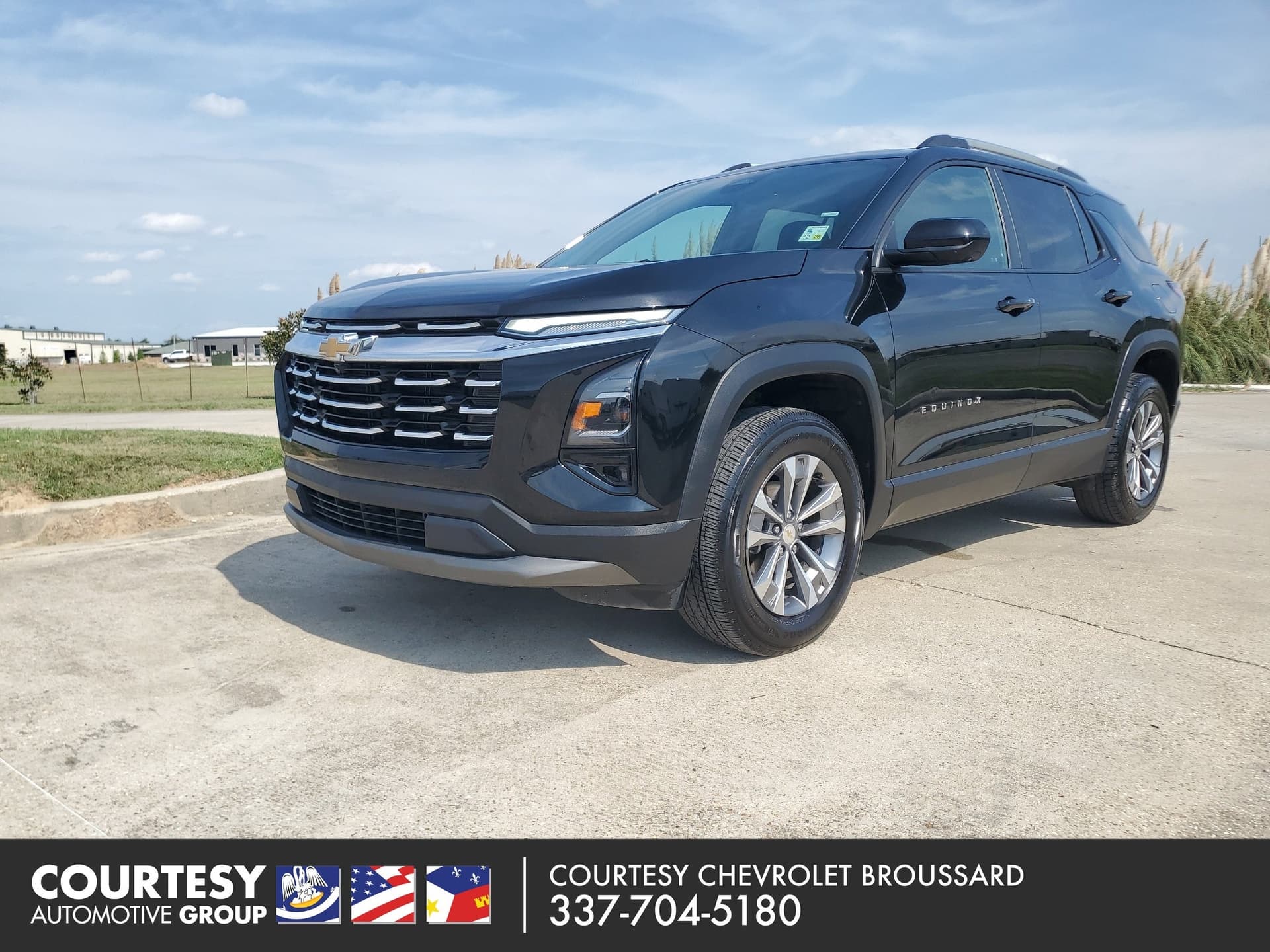 2025 Chevrolet Equinox FWD LT — photo 1 of 30