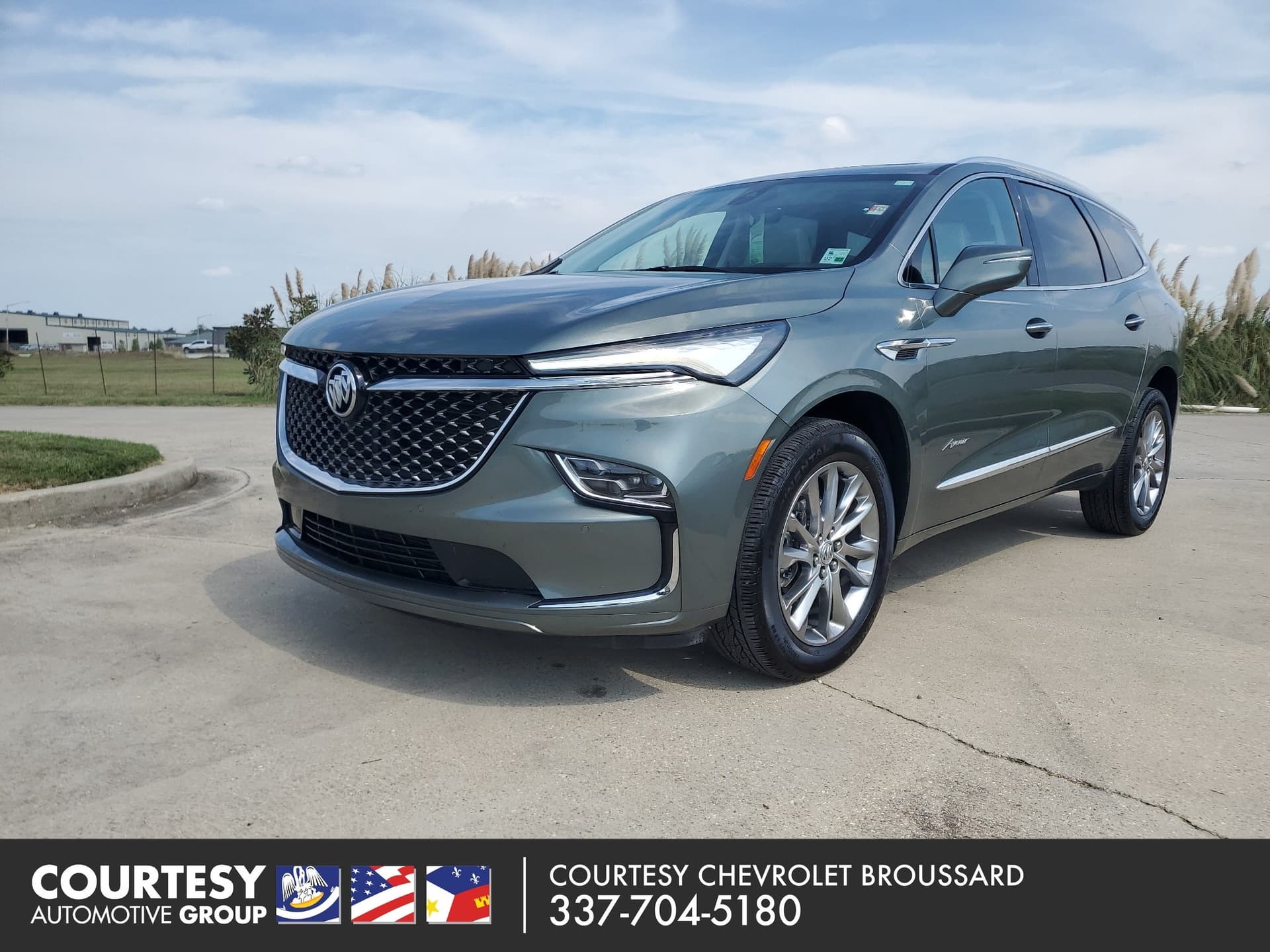2023 Buick Enclave Avenir — photo 1 of 35