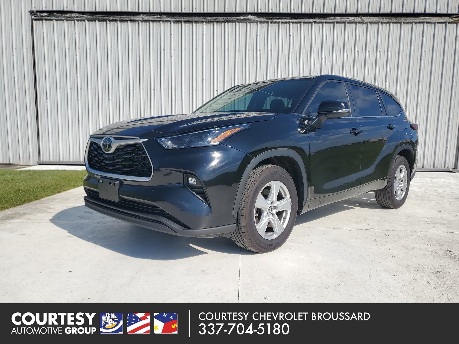 2025 Toyota Highlander LE — photo 1 of 5