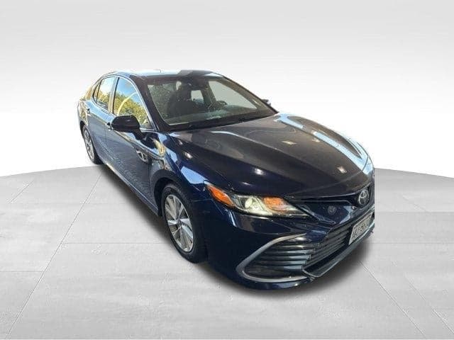 2022 Toyota Camry LE — photo 1 of 4