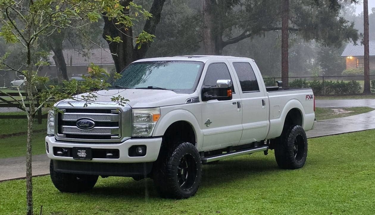 2015 Ford Super Duty F-250 SRW Lariat — photo 1 of 5