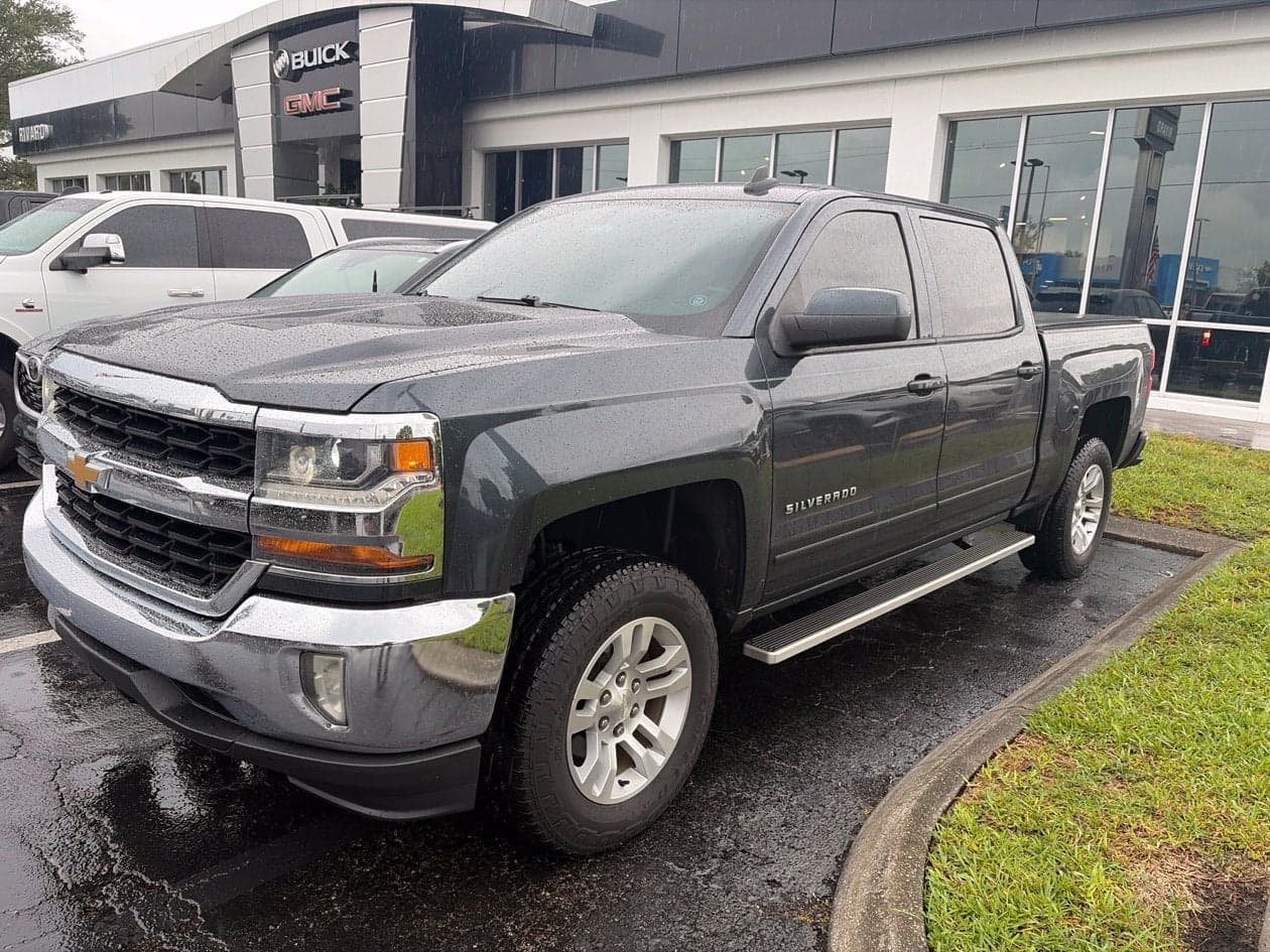 2018 Chevrolet Silverado 1500 LT — photo 1 of 5