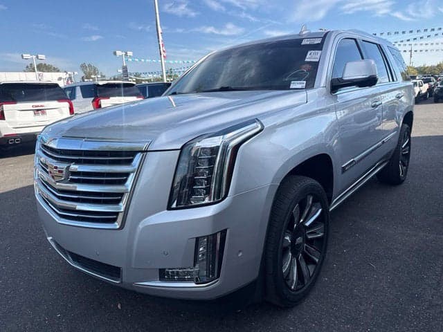 2017 Cadillac Escalade Platinum — photo 1 of 5