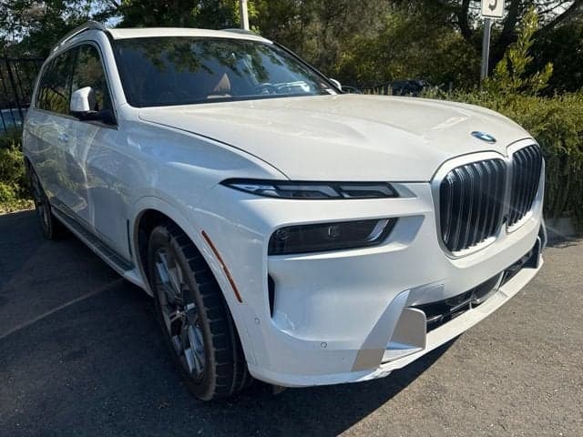 2023 BMW X7 xDrive40i — photo 1 of 3