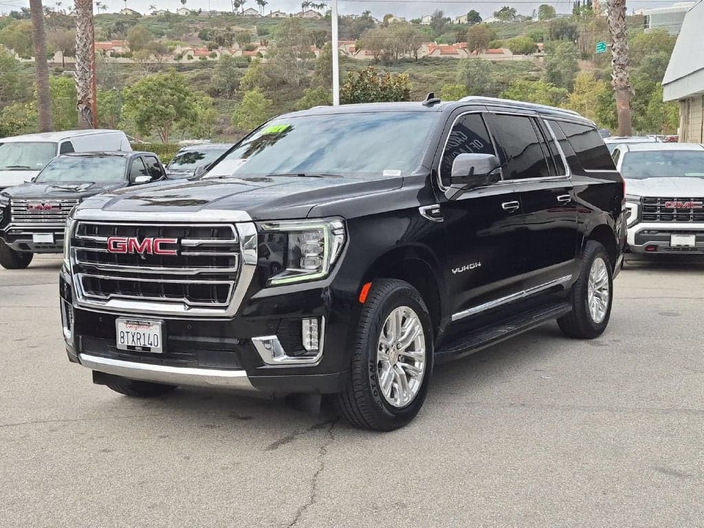 2021 GMC Yukon XL SLT — photo 1 of 5