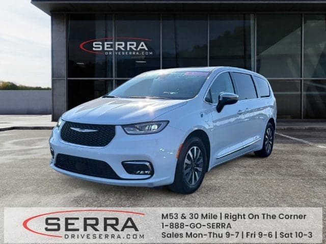 2023 Chrysler Pacifica Hybrid Limited — photo 1 of 5