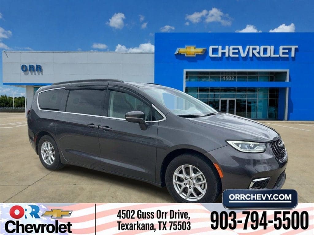 2022 Chrysler Pacifica Touring L — photo 1 of 16
