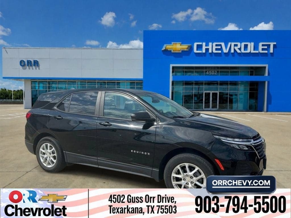 2023 Chevrolet Equinox LS — photo 1 of 31